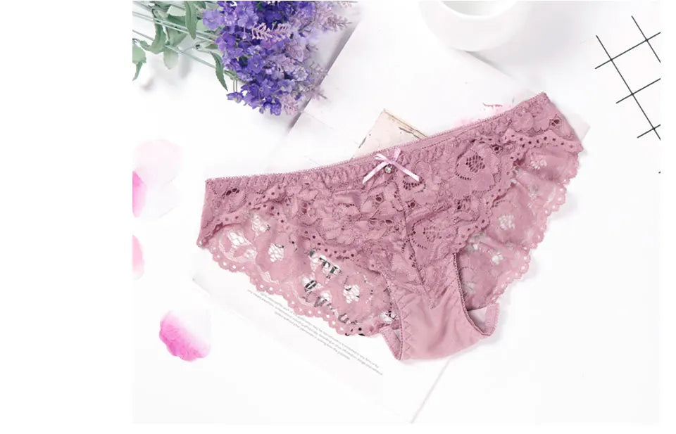 Pink lace panties set with scalloped lace hem and bow-tie detail