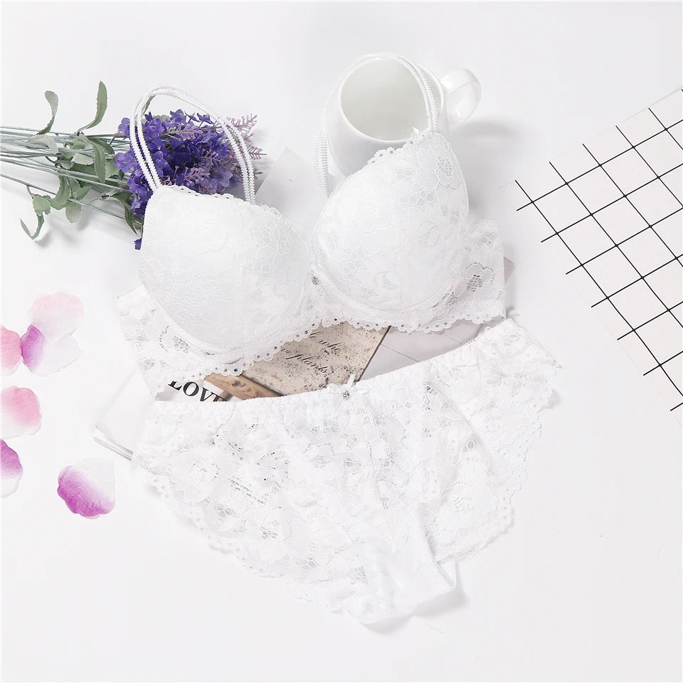 White lace underwired push-up bra and matching briefs set